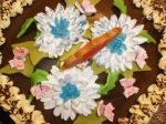 Hranatý dort s gerberami - detail