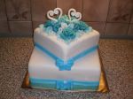 Bílotyrkysový svatební dort